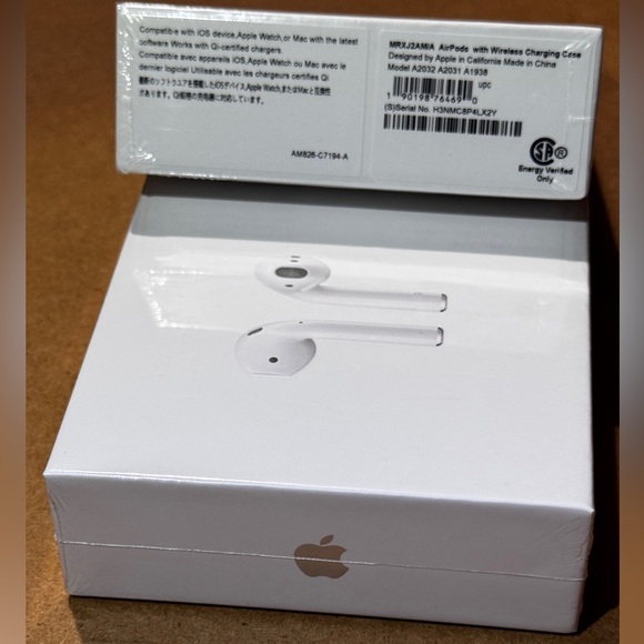 AirPods 2nd Gen - Picture 6 of 6